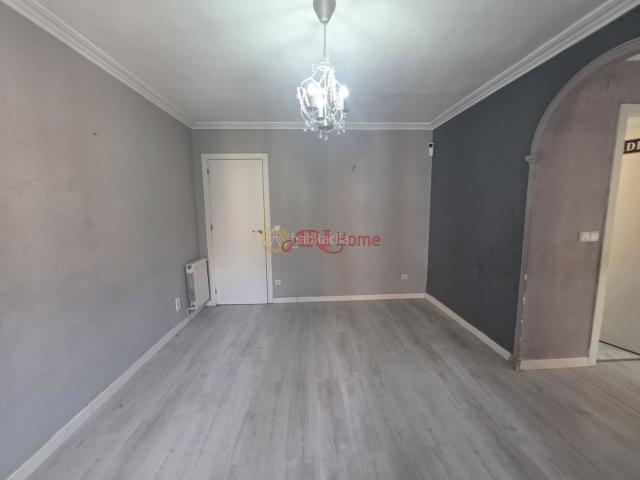 Piso en venta en Madrid, Los Ángeles. OPORTUNIDAD INVERSORES O PRIMERA VIVIENDA, PISO DE 2 DORMITORIOS PARA ENTRAR A VIVIR MUY LUMINOSO. Pisos.