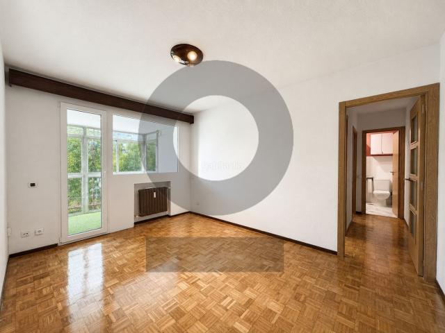 Piso en venta en Madrid, Lucero. InmoGil Gestion, Piso reformado en venta en Aluche con terraza y ascensor en Madrid. Pisos.