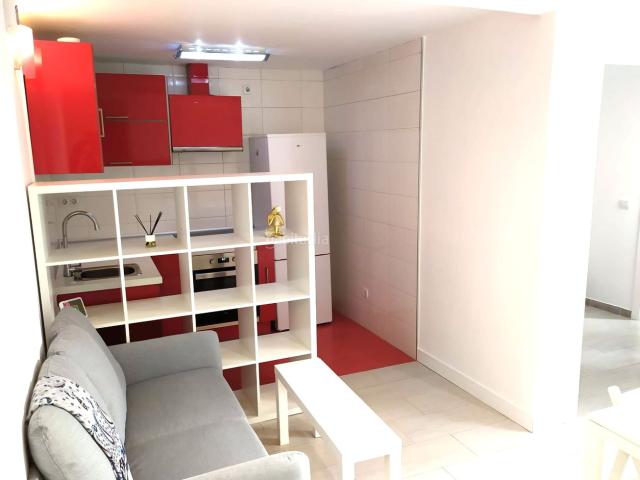 Piso en venta en Madrid, Lucero. Piso de 53 m con 3 dormitorios y terraza en Higueras, Madrid. Pisos.