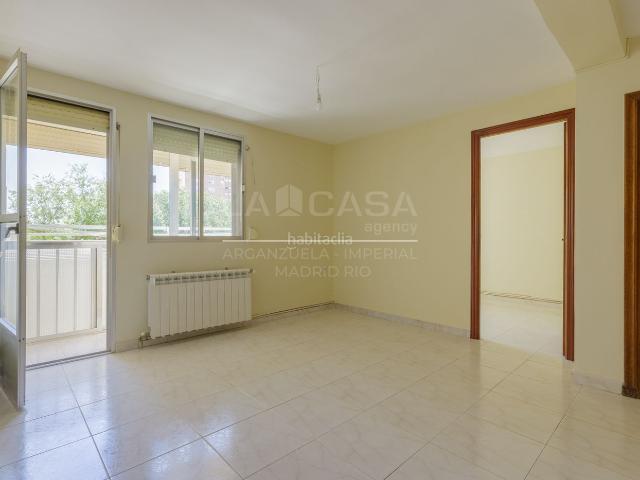 Piso en venta en Madrid, Lucero. Piso de 63 m con 2 dormitorios y terraza en Cuart de Poblet, Madrid. Pisos.