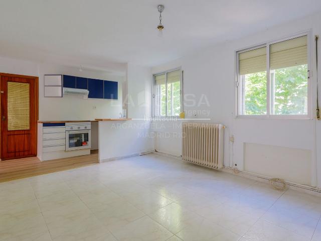 Piso en venta en Madrid, Lucero. Piso en venta en Lucero. Pisos.