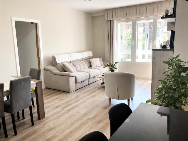 Piso en venta en Madrid, Lucero. Pisos.