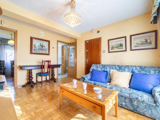 Piso en venta en Madrid, Lucero. Pisos.