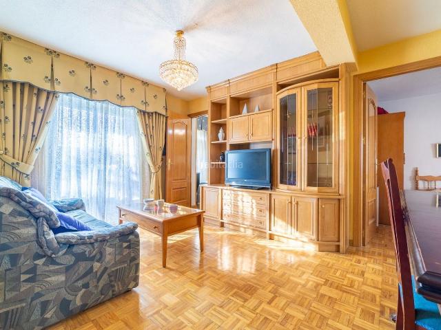Piso en venta en Madrid, Lucero. Pisos.