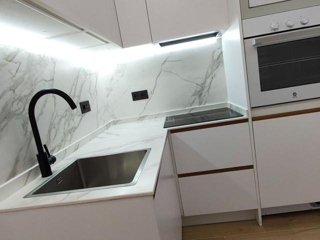 Piso en venta en Madrid, Lucero. Vivienda junto a Madrid Río y Casa de Campo, íntegramente reformada. Pisos.