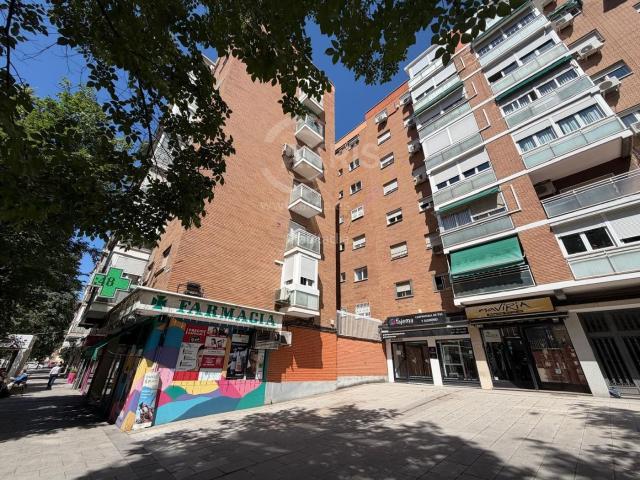 Piso en venta en Madrid, Marroquina. Amplitud y confort en el corazón de Moratalaz 3 hab, 2 baños y accesibilidad total. Pisos.
