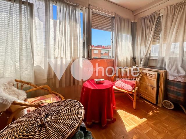 Piso en venta en Madrid, Marroquina. Piso en venta en Media Legua de 3 dormitorios, 2 baños y terraza. Pisos.