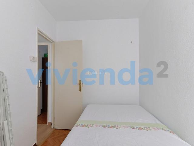 Piso en venta en Madrid, Media Legua. Piso en Media Legua, 51 m2, 2 dormitorios, 1 baxF1os, 240.000 euros. Pisos.