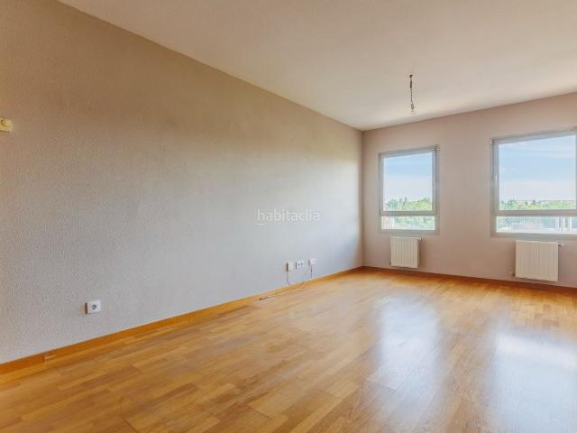 Piso en venta en Madrid, Montecarmelo. Piso en venta en Montecarmelo con 2 habitaciones y parking, Madrid. Pisos.
