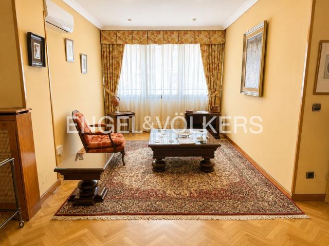Piso en venta en Madrid, Niño Jesús. Piso exterior en Niño Jesús frente al Retiro. Pisos.