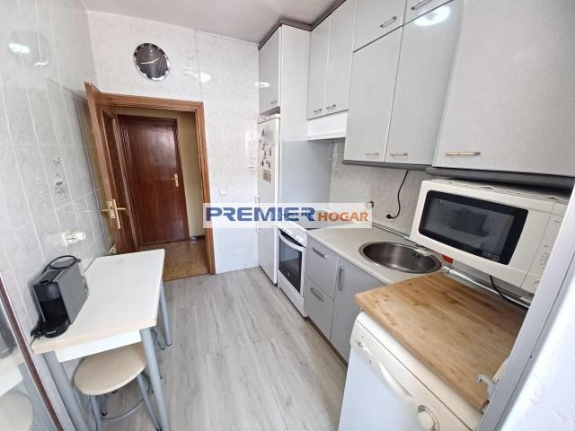 Piso en venta en Madrid, Opañel. Excelente piso con ascensor, 2 terrazas y 2 baños. Pisos.