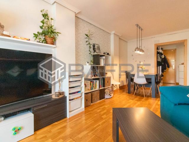 Piso en venta en Madrid, Orcasitas. Pisos.