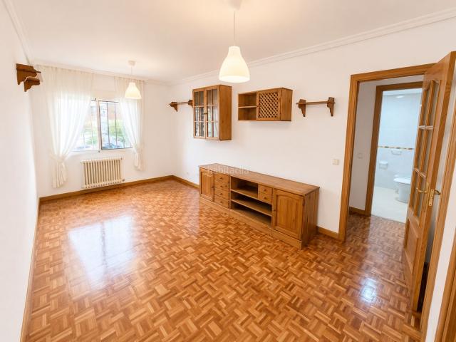 Piso en venta en Madrid, Pacífico. ¡Vive junto al Parque del Retiro en una de las zonas más demandadas de Madrid!. Pisos.