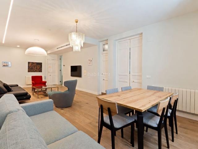 Piso en venta en Madrid, Pacífico. Gran Salon y dos baños en Calle Gutenberg. Pisos.