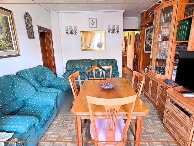 Piso en venta en Madrid, Pacífico. Piso exterior en Cavanilles Pacífico. Pisos.