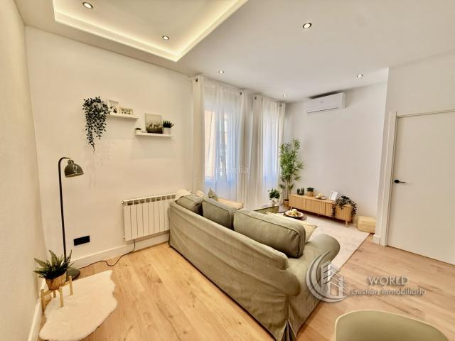 Piso en venta en Madrid, Pacífico. Pisos.
