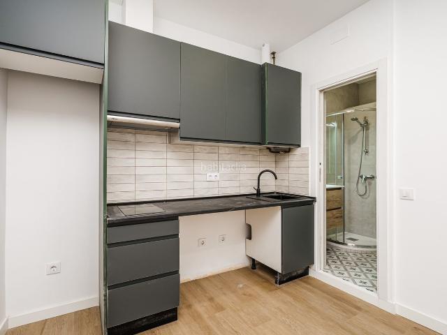 Piso en venta en Madrid, Palacio. Piso en venta con 1 dormitorio y cocina amueblada, Madrid. Pisos.