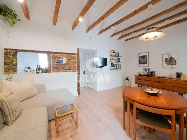 Piso en venta en Madrid, Palacio. Presentamos una oportunidad excepcional de adquirir una vivienda singular en una de las ubicaciones más exclusivas y demandadas de. Pisos.