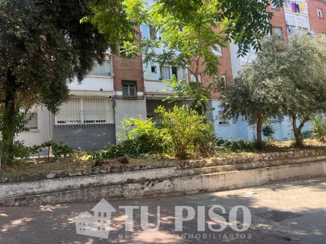 Piso en venta en Madrid, Palomeras Bajas. Inmueble exterior con 61m2 a 5 minutos del campo de futbol RAYO VALLECANO. Pisos.
