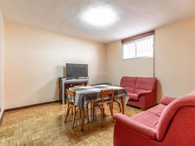 Piso en venta en Madrid, Palomeras Bajas. Piso en venta en Calle De La Marañosa. Pisos.