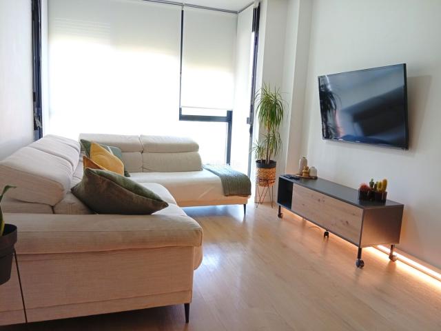 Piso en venta en Madrid, Palomeras Bajas. PISO REFORMADO REINA DE AFRICA. Pisos.