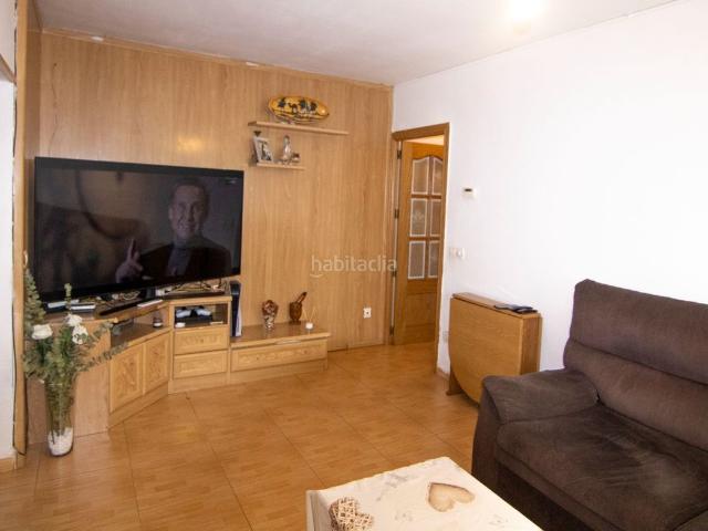 Piso en venta en Madrid, Palomeras Sureste. Piso de 2 dormitorios en Calle Benalmádena Una excelente oportunidad para vivir o invertir. Pisos.