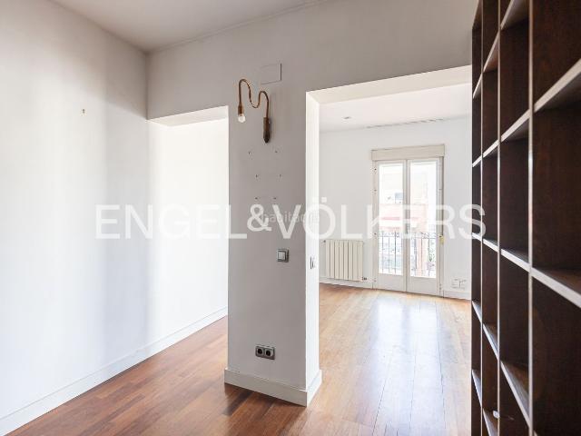 Piso en venta en Madrid, Palos de Moguer. Ático con terraza junto al Museo Reina Sofía. Pisos.