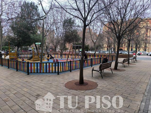 Piso en venta en Madrid, Palos de Moguer. Vivienda Exterior con Ascensor de 103m2, Portero Físico. Pisos.