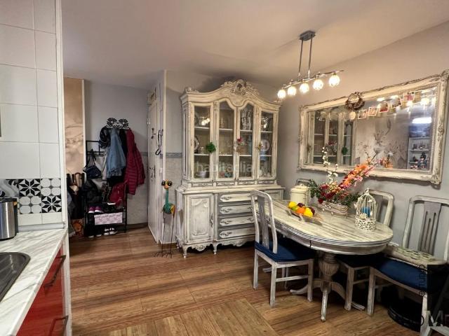 Piso en venta en Madrid, Peñagrande. ESTUDIO HOME MADRID OFRECE inmueble de 48 m2 según catastro, en planta baja, con orientación este, en el barrio de Peñagrande. Pisos.