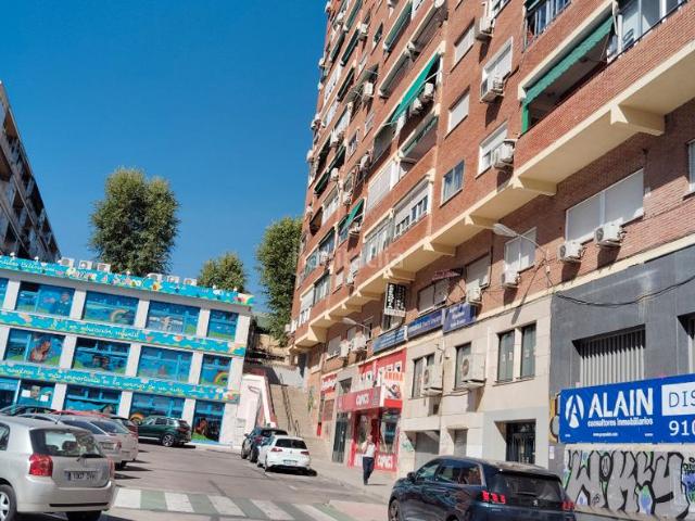 Piso en venta en Madrid, Pilar. oficina con posibilidad cambio de uso, en primera planta de edificio de 10 alturas. Pisos.