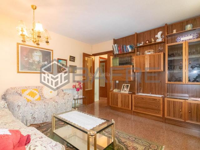 Piso en venta en Madrid, Pradolongo. Pisos.