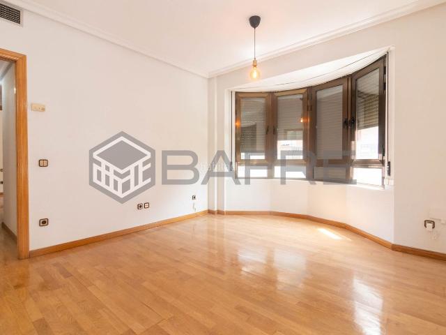 Piso en venta en Madrid, Pradolongo. Pisos.