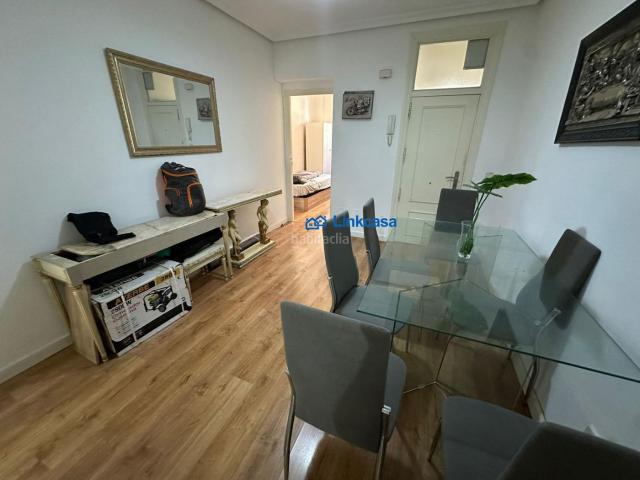 Piso en venta en Madrid, Puerta Bonita. Piso Patio Desván Local Comercial en Oporto. Pisos.