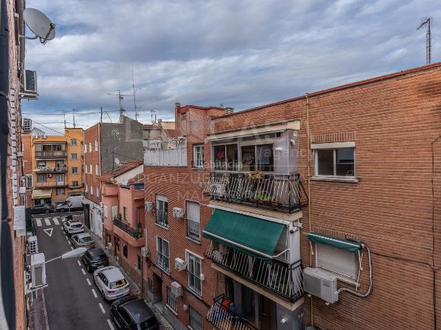 Piso en venta en Madrid, Puerta Bonita. piso en venta en calle maria domingo, madrid. Pisos.