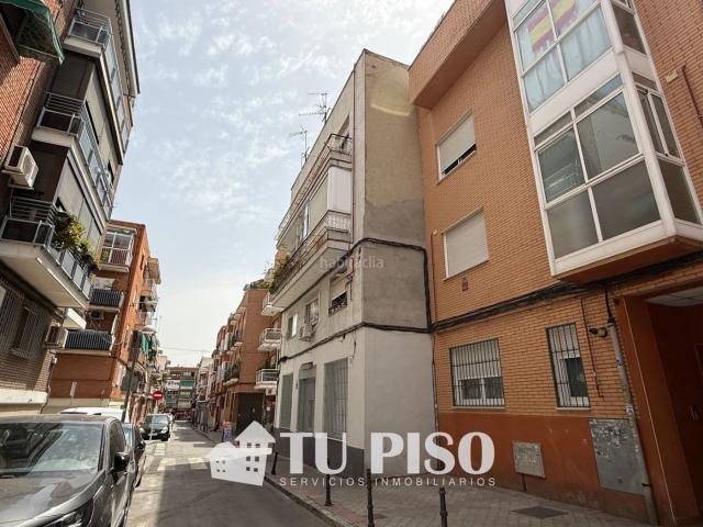 Piso en venta en Madrid, Puerta Bonita. Vivienda muy luminosa en tercera planta con dos dormitorios y dos terrazas. Pisos.