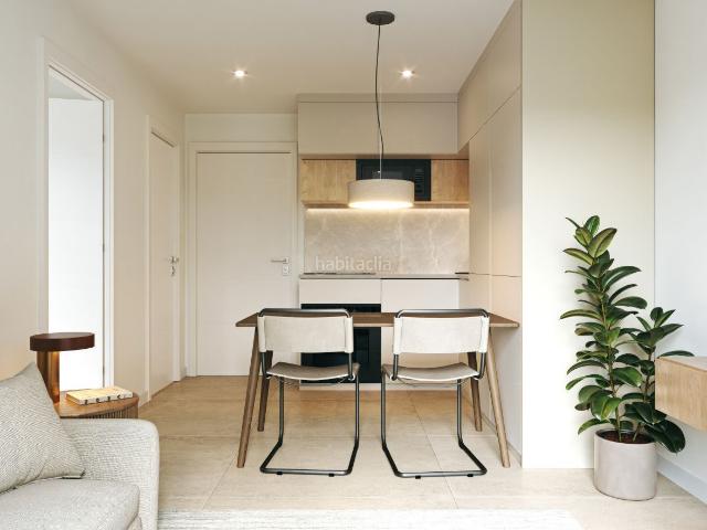 Piso en venta en Madrid, Puerta Bonita. Vivienda de 2 dormitorios con suite, terraza, parking y piscina. Pisos.