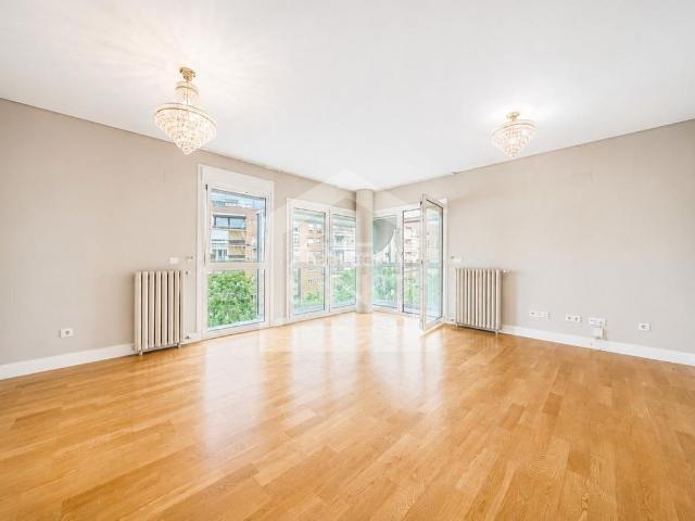 Piso en venta en Madrid, Puerta del Ángel. Magnífica vivienda en urbanización privada junto a Madrid Río. Pisos.