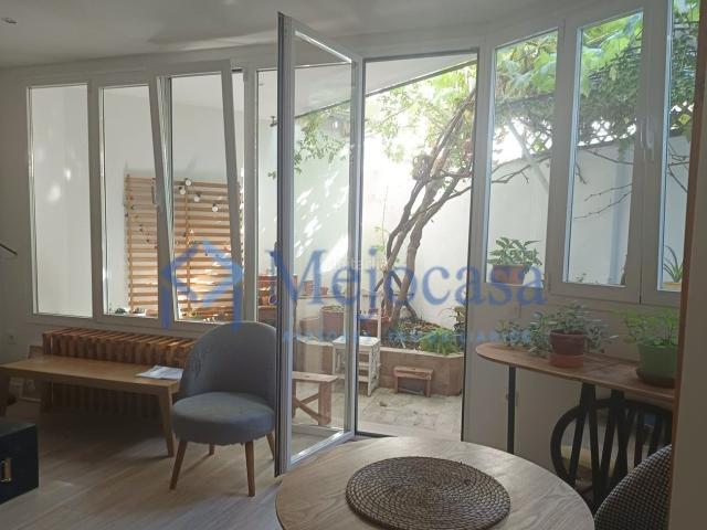 Piso en venta en Madrid, Puerta del Ángel. Se vende local en placita con encanto en el barrio Puerta del Ángel Latina. Pisos.