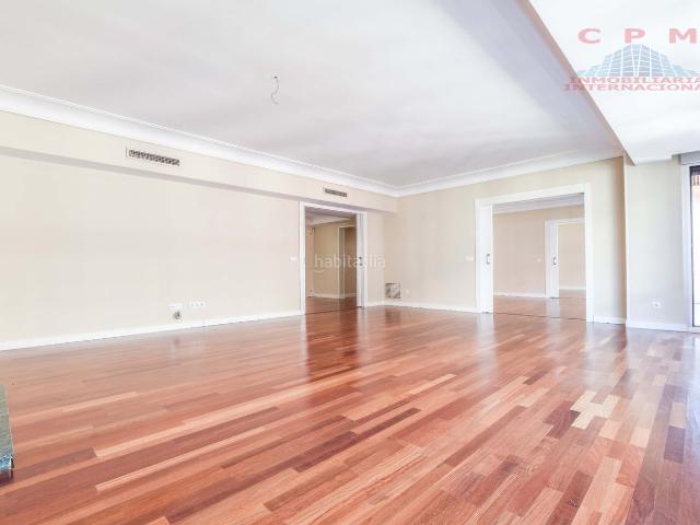 Piso en venta en Madrid, Recoletos. Amplio y luminoso piso de lujo, reformado, de 340 m2, 5 dormitorios, y terraza, situado próximo al metro Serrano. Pisos.