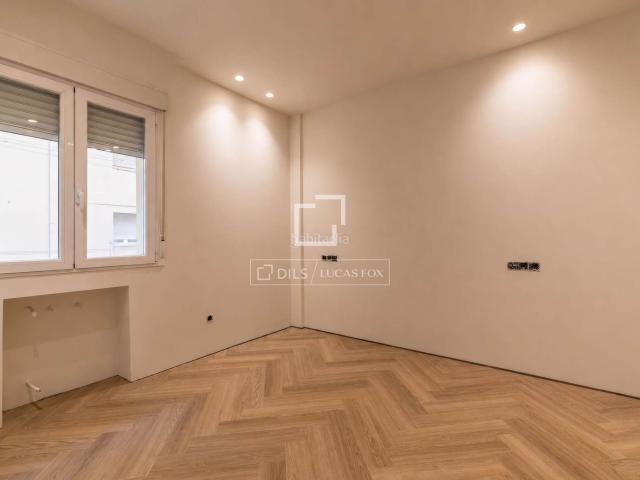 Piso en venta en Madrid, Recoletos. Piso a estrenar de altas calidades de 5 dormitorios en venta en Jerónimos, Madrid. Pisos.