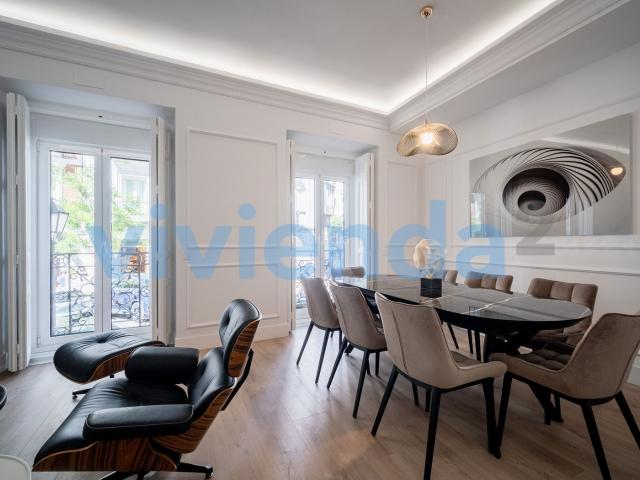 Piso en venta en Madrid, Recoletos. Piso en Recoletos, 135 m2, 3 dormitorios, 2 baxF1os, 1.800.000 euros. Pisos.