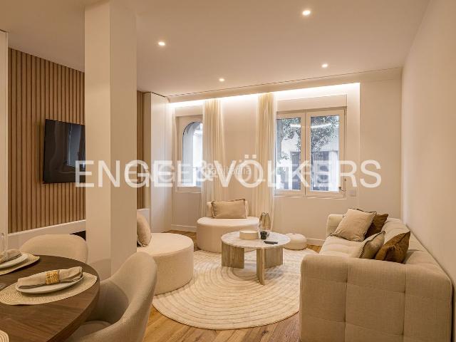 Piso en venta en Madrid, Recoletos. Propiedad de lujo con 3 dormitorios en Recoletos, junto a la Milla de Oro. Pisos.