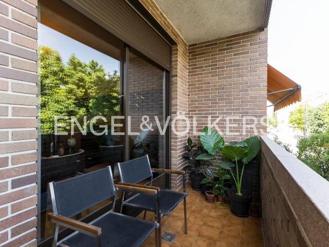 Piso en venta en Madrid, Rejas. Estupendo piso con terraza y piscina en San Blas Canillejas. Pisos.