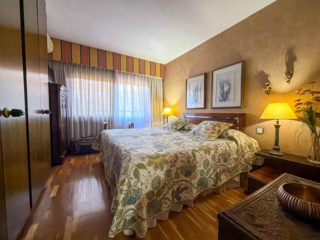 Piso en venta en Madrid, Ríos Rosas Nuevos Ministerios. EN EXCLUSIVA Piso Amueblado CON PLAZA DE GARAJE y PISCINA en Rios Rosas, Madrid. Pisos.