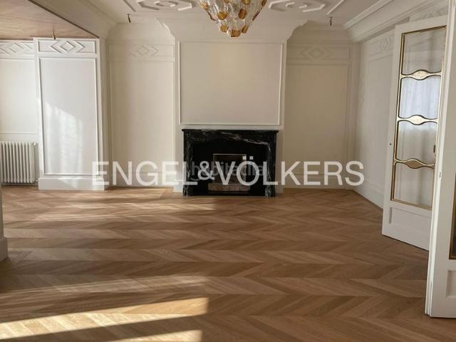 Piso en venta en Madrid, Ríos Rosas Nuevos Ministerios. Exclusiva vivienda señorial con acabados de lujo en Chamberí. Pisos.