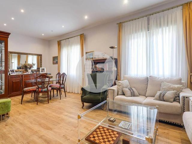 Piso en venta en Madrid, Ríos Rosas Nuevos Ministerios. Piso amplio y luminoso en finca clásica en Chamberí Calle Santa Engracia. Pisos.