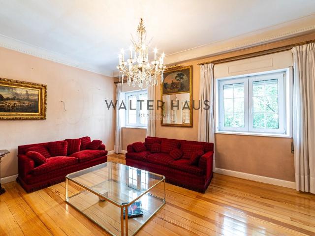 Piso en venta en Madrid, Ríos Rosas Nuevos Ministerios. Piso en venta a reformar con 11 ventanas en Río Rosas, Madrid. Pisos.