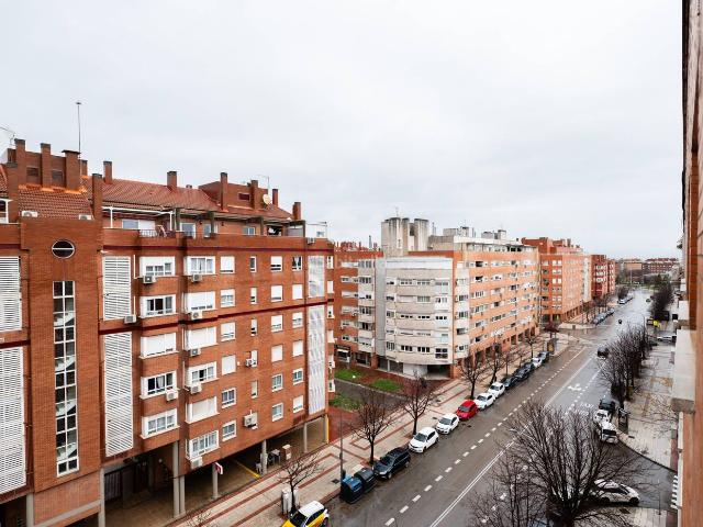 Piso en venta en Madrid, Rosas Musas. LAS ROSAS URBANIZACIÓN PRIVADA 3DORMITORIOS ANTES 4 GARAJE Y TRASTERO AMPLIO INCLUIDO EN EL PRECIO. Pisos.