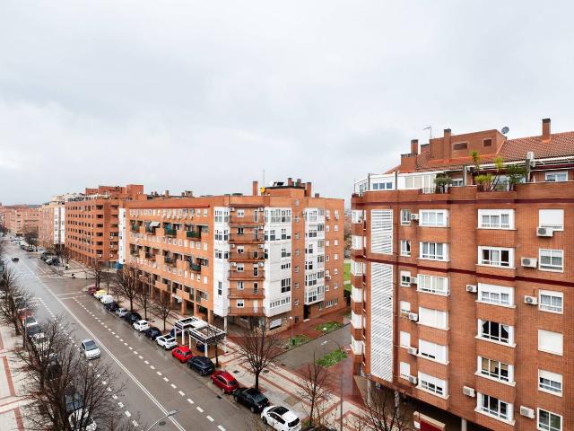Piso en venta en Madrid, Rosas Musas. LAS ROSAS URBANIZACIÓN PRIVADA 3DORMITORIOS ANTES 4 GARAJE Y TRASTERO AMPLIO INCLUIDO EN EL PRECIO. Pisos.