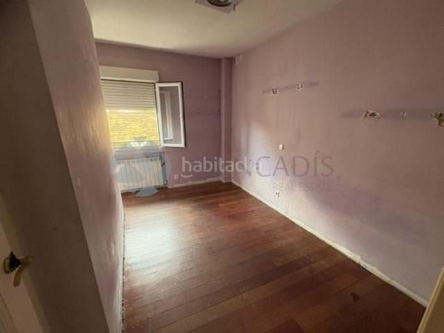 Piso en venta en Madrid, San Diego. Listo para entrar a vivir !Vivienda de 78 m con 3 dormitorios y terraza a la venta en Puente de Vallecas, Madrid. Ideal para fami. Pisos.